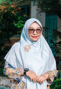 Nur Azizah, S.T, S.Pd